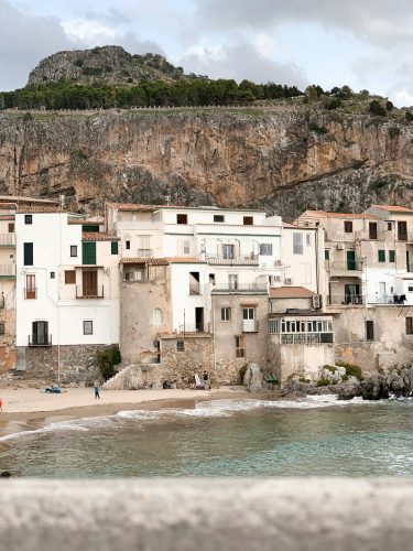 Cefalu-Sicilie-Unsplash